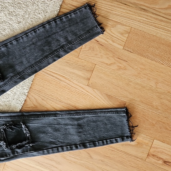 Black High-Rise Distressed Skinny Jeans Size 0 24 Waist - Picture 3 of 8